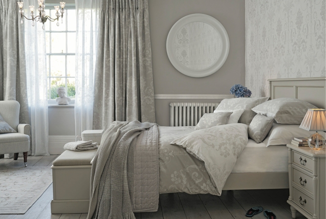 valentine-bedroom-ideas-full-length-curtains